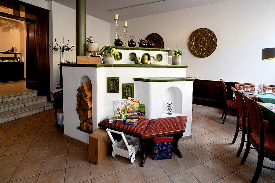 Historischer Kamin im Restaurant 'Alte Poststube'